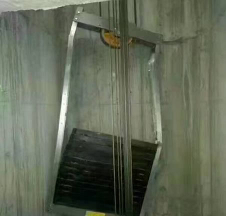 劣質電梯對重框