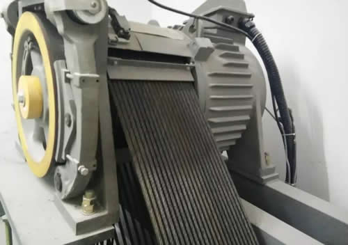 電梯主機