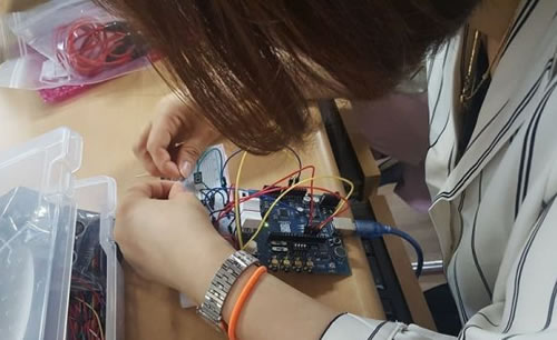 電梯美女