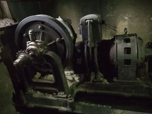 古董電梯主機